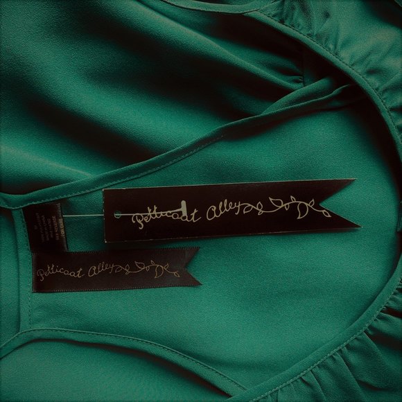 Petticoat Alley Sleeveless Top Woman Size M Fits like L Ruffle Cami Racerback - Picture 7 of 9